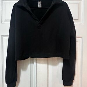 Black Cropped Pullover Top
